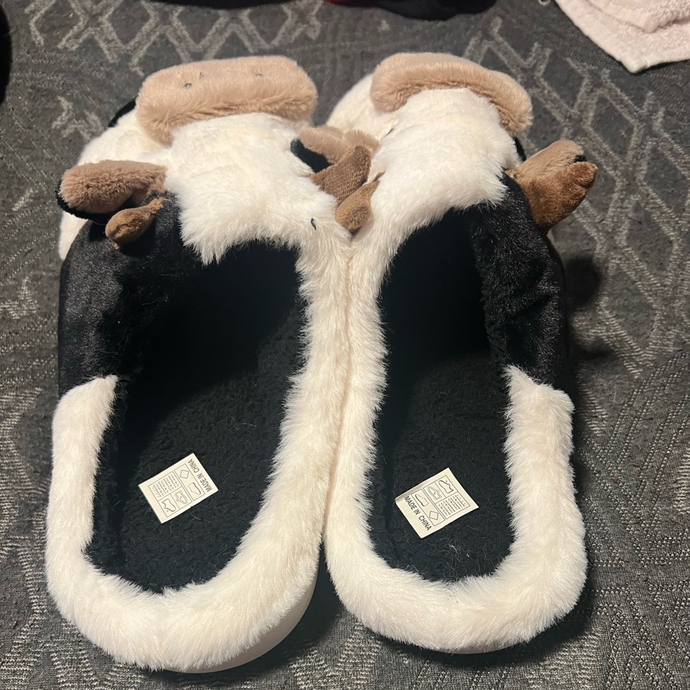 Cow Slippers - Picture 4 of 4